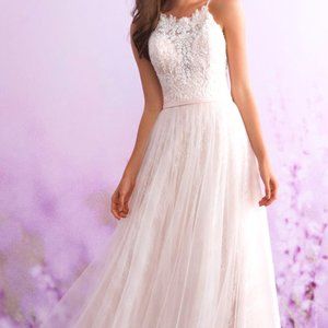 BNWT Allure Bridal Gown size 24